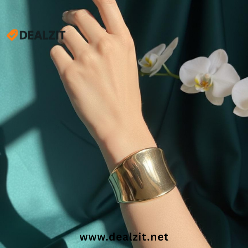 سوار عريض ذهبي لامع